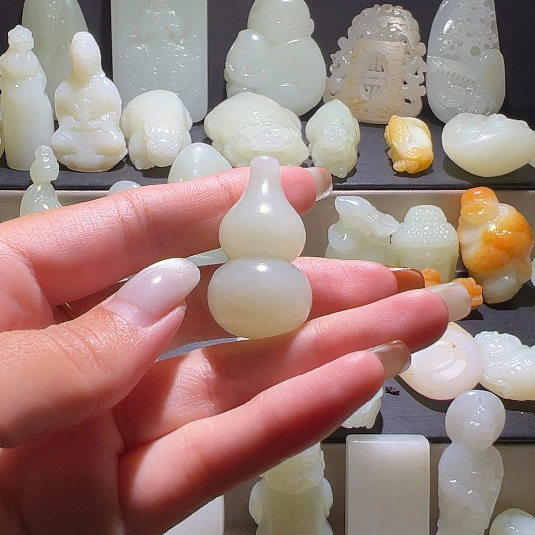 董***哥和田玉未镶嵌颈饰