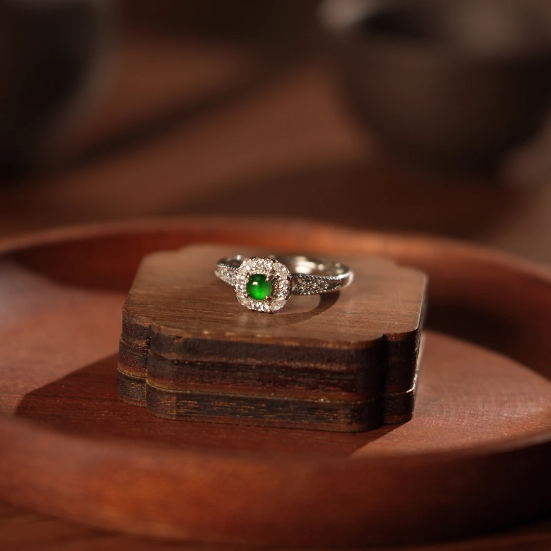 【睿泽赏宝】翡翠冰低满绿蛋面戒指多样性发一 4*2 JYU4757