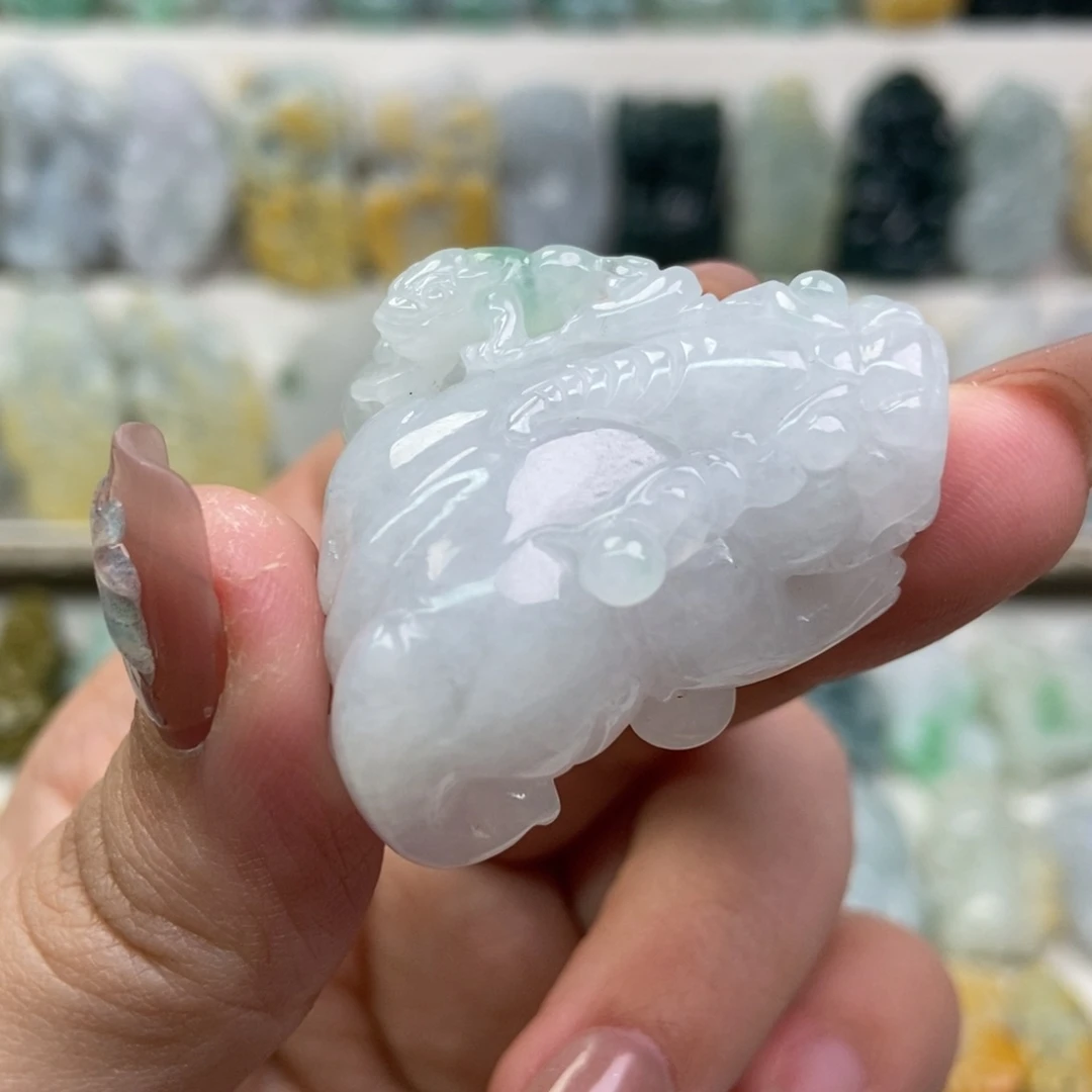 翡翠吊坠(赠链)未镶嵌