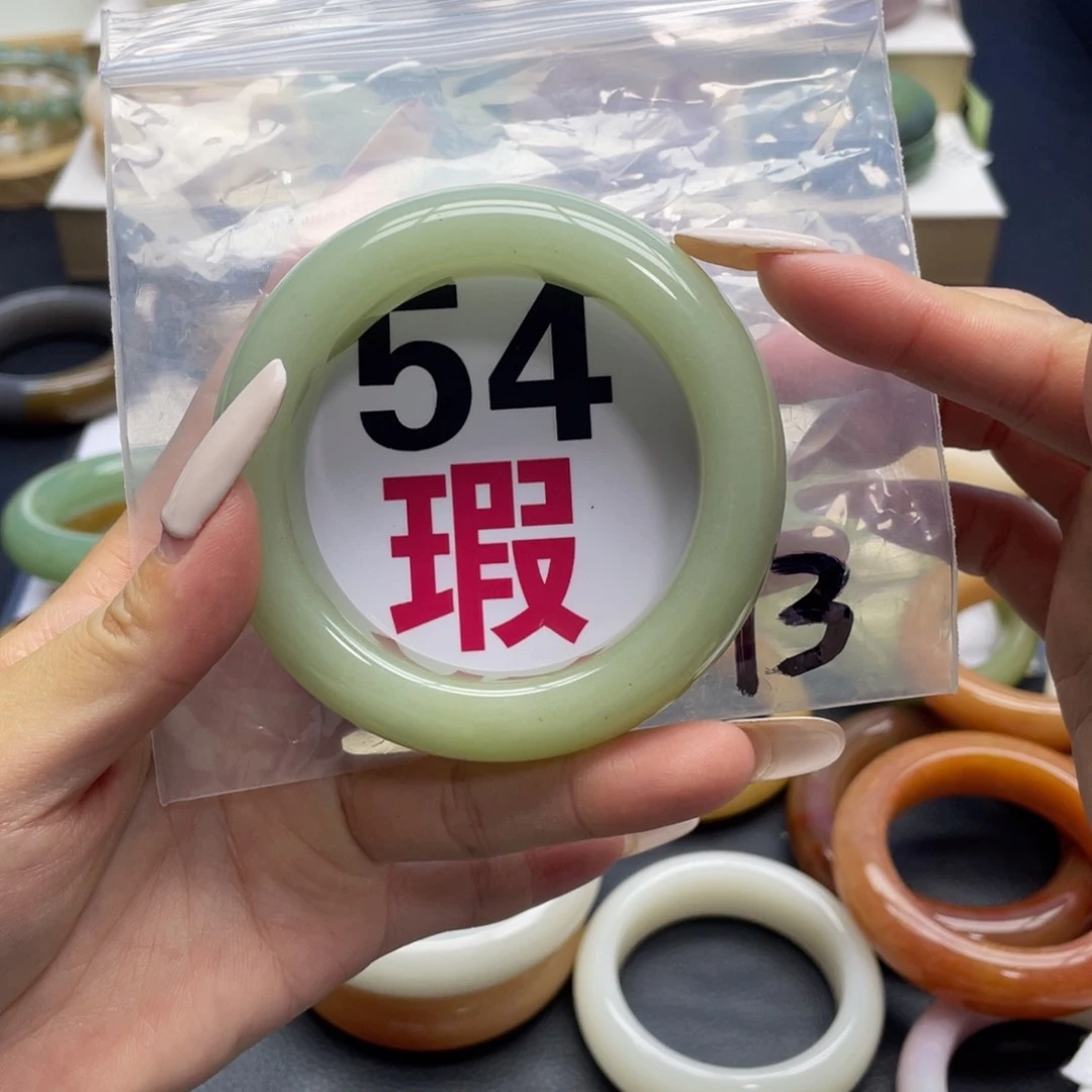 未镶嵌手镯石英质玉