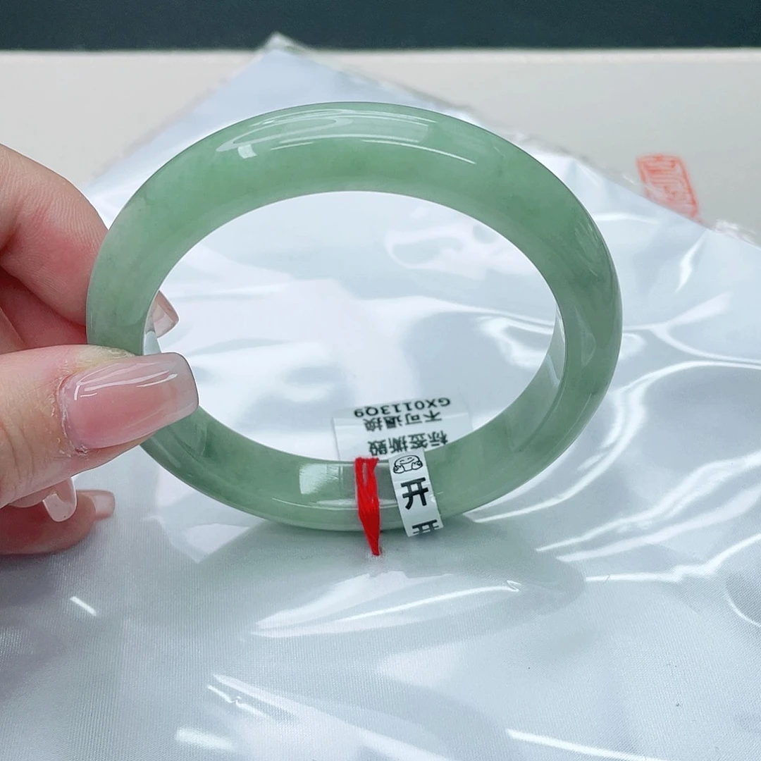 翡翠手镯未镶嵌正60.6