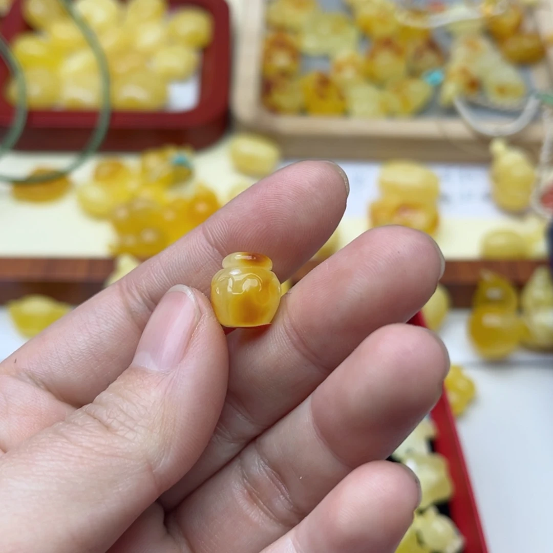 【闪购商品】蜜蜡裸石未镶嵌配饰