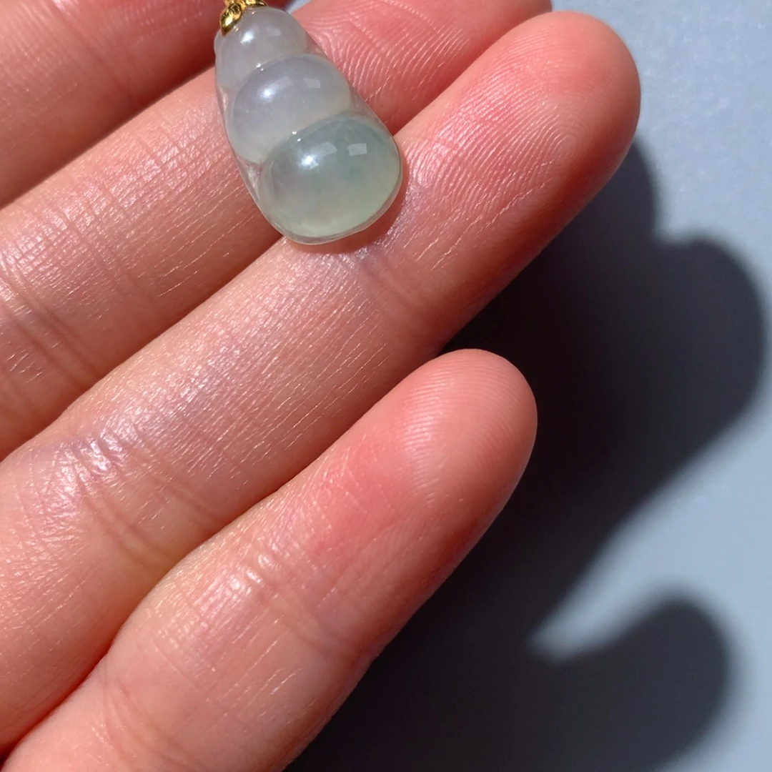 翡翠18K金镶嵌颈饰豆子