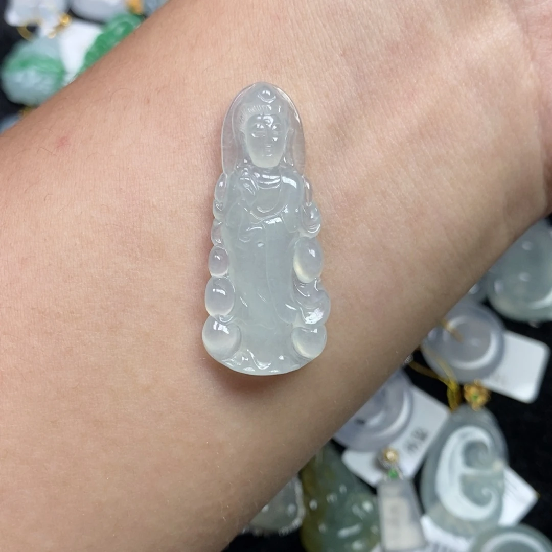 翡翠未镶嵌颈饰站观音