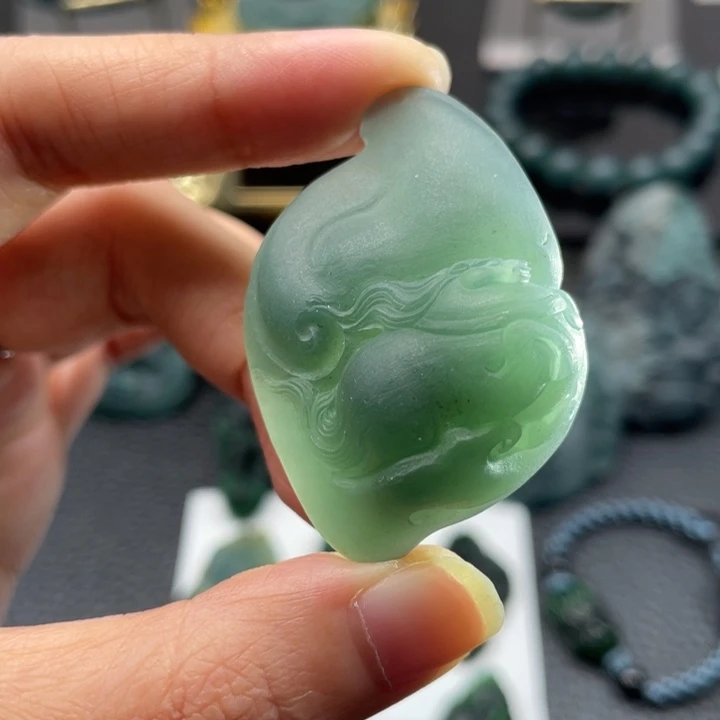 定制翡翠未镶嵌龙王翡翠