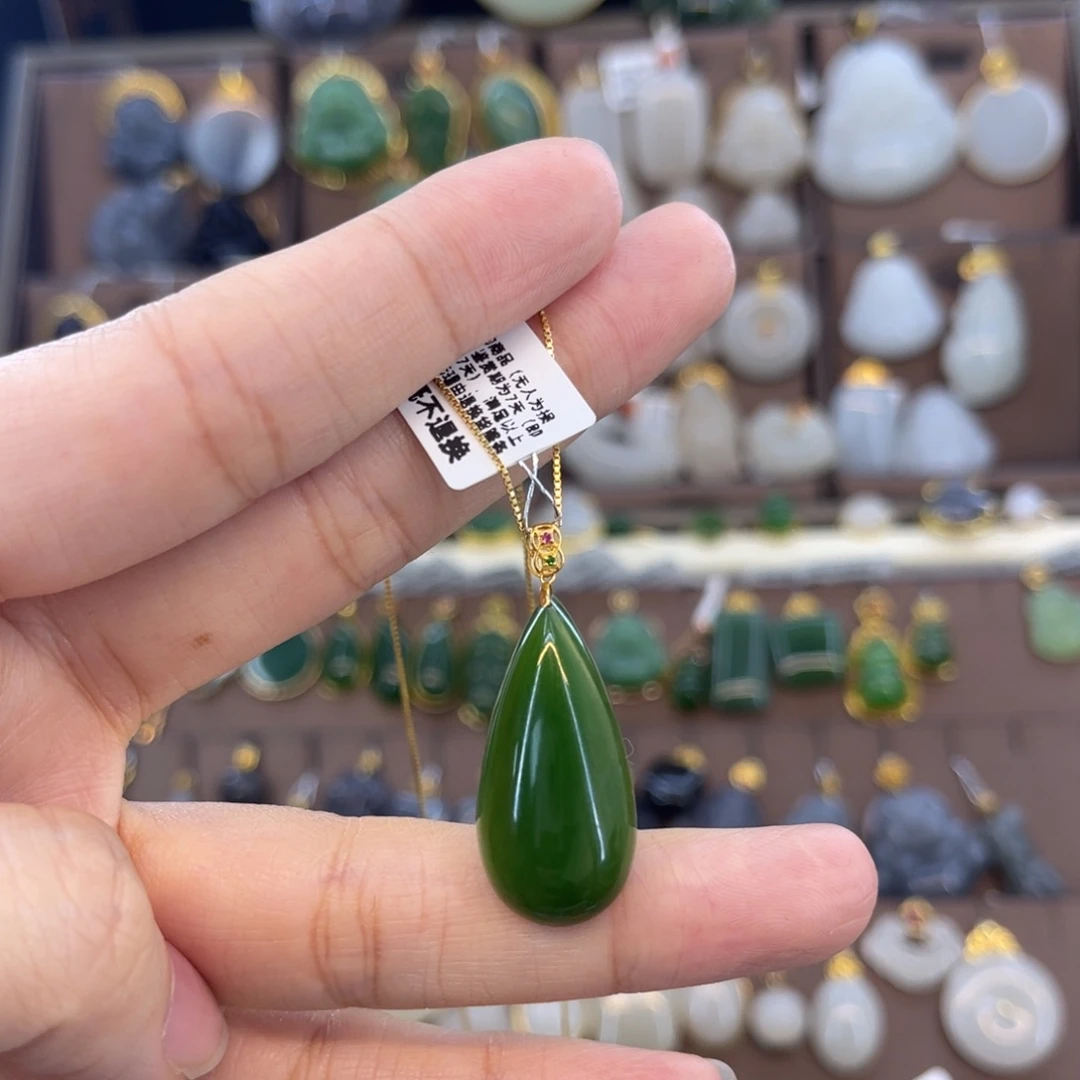 和田玉吊坠18K金镶嵌