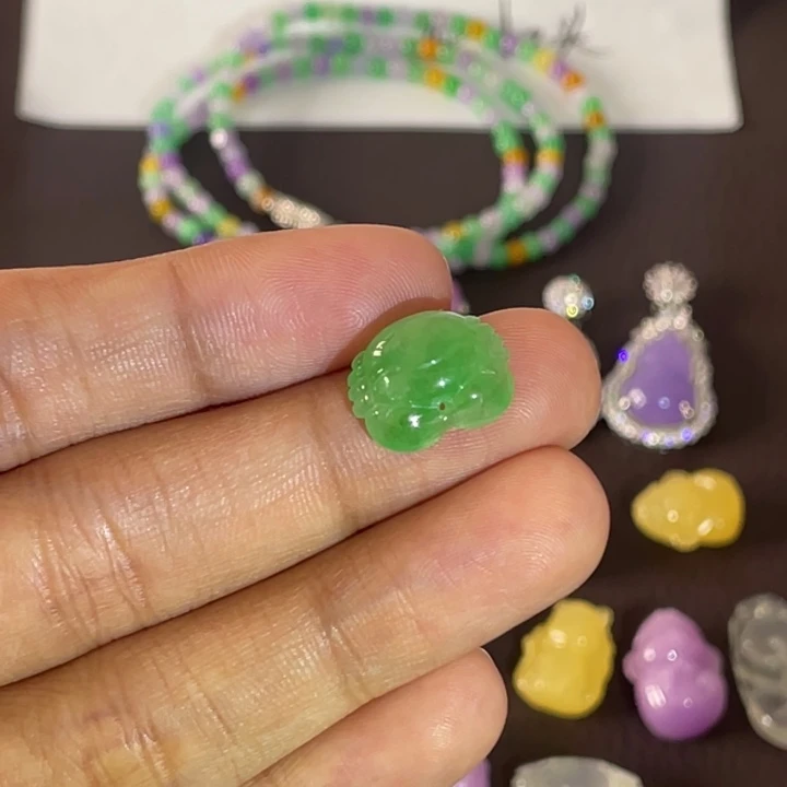 翡翠未镶嵌颈饰吊坠