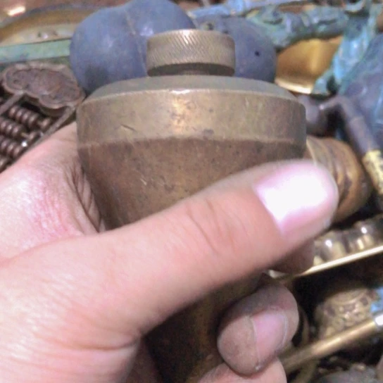 和***机闪电购铜摆件工艺品