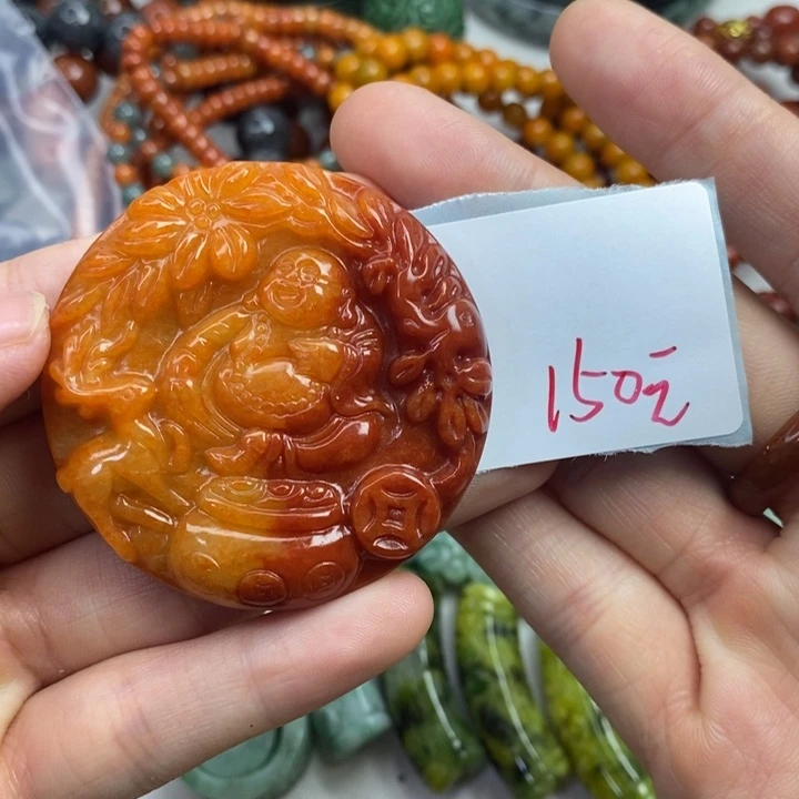 颈饰未镶嵌翡翠小*姐