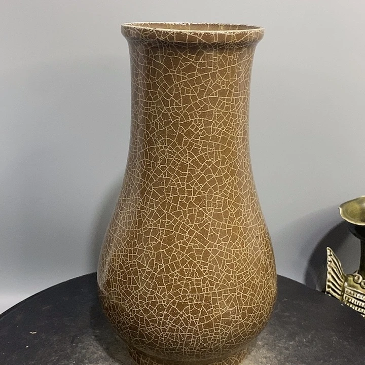 溪口官窑胆瓶造型独特