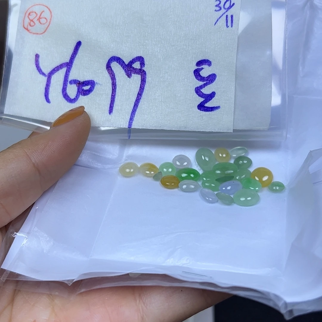 豆***、定制翡翠未镶嵌翡翠