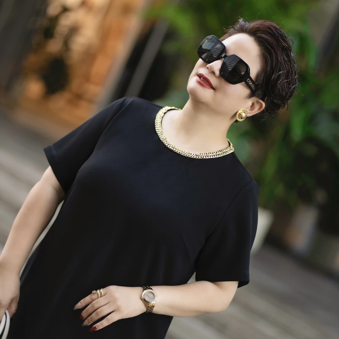 2025夏季新款大码女装经典轻奢黑金配色圆领短袖显瘦小黑裙0161