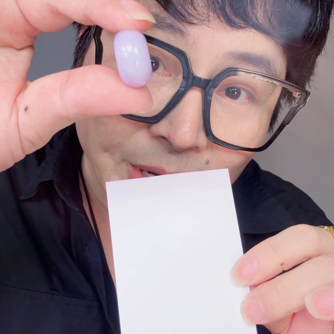 翡翠未镶嵌颈饰一件