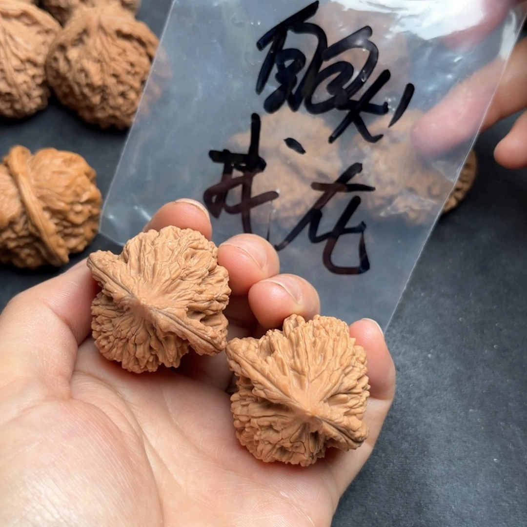 文玩核桃吊坠自**在虎头