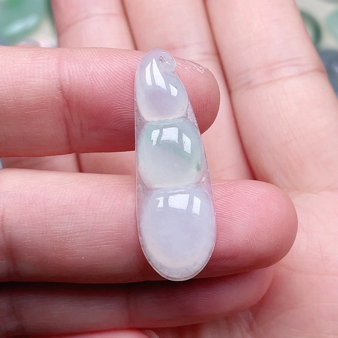 翡翠未镶嵌颈饰豆子