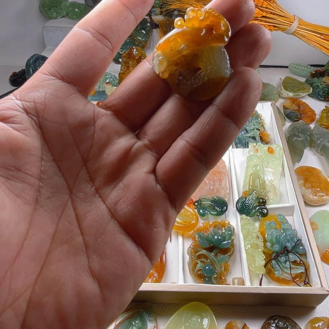 未镶嵌蛇纹石玉颈饰