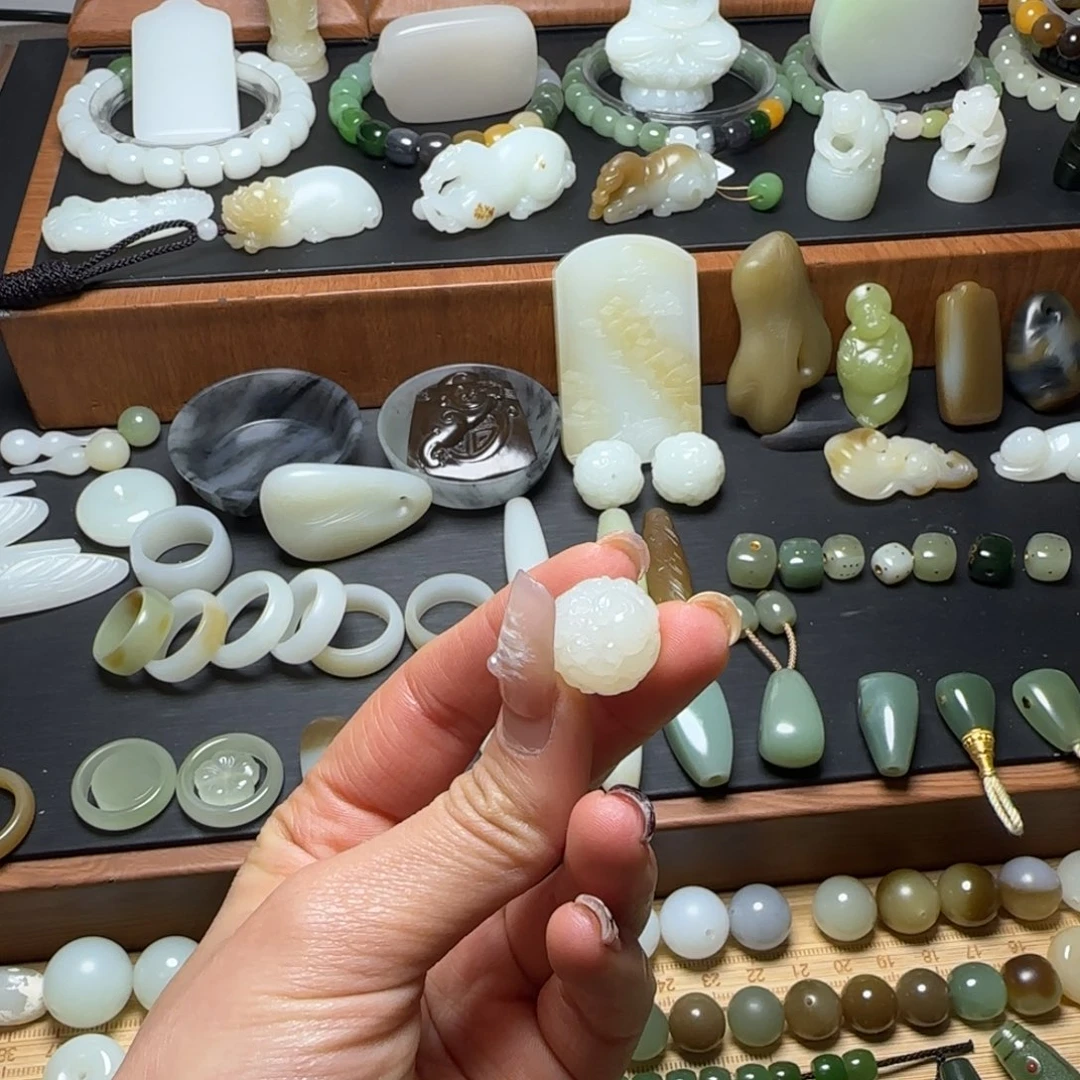 和田玉颈饰未镶嵌叻*噜