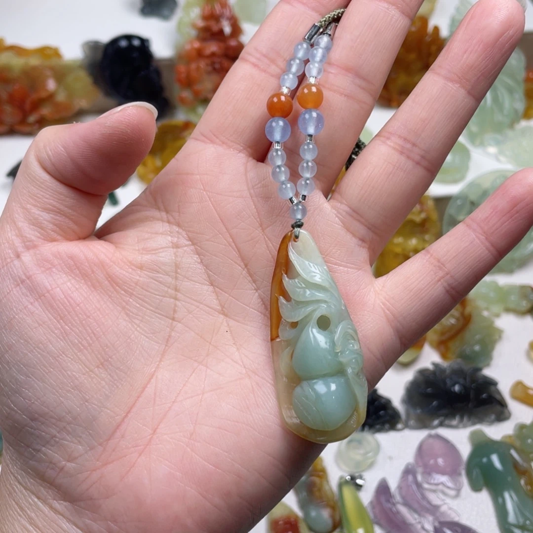 蛇纹石玉未镶嵌颈饰
