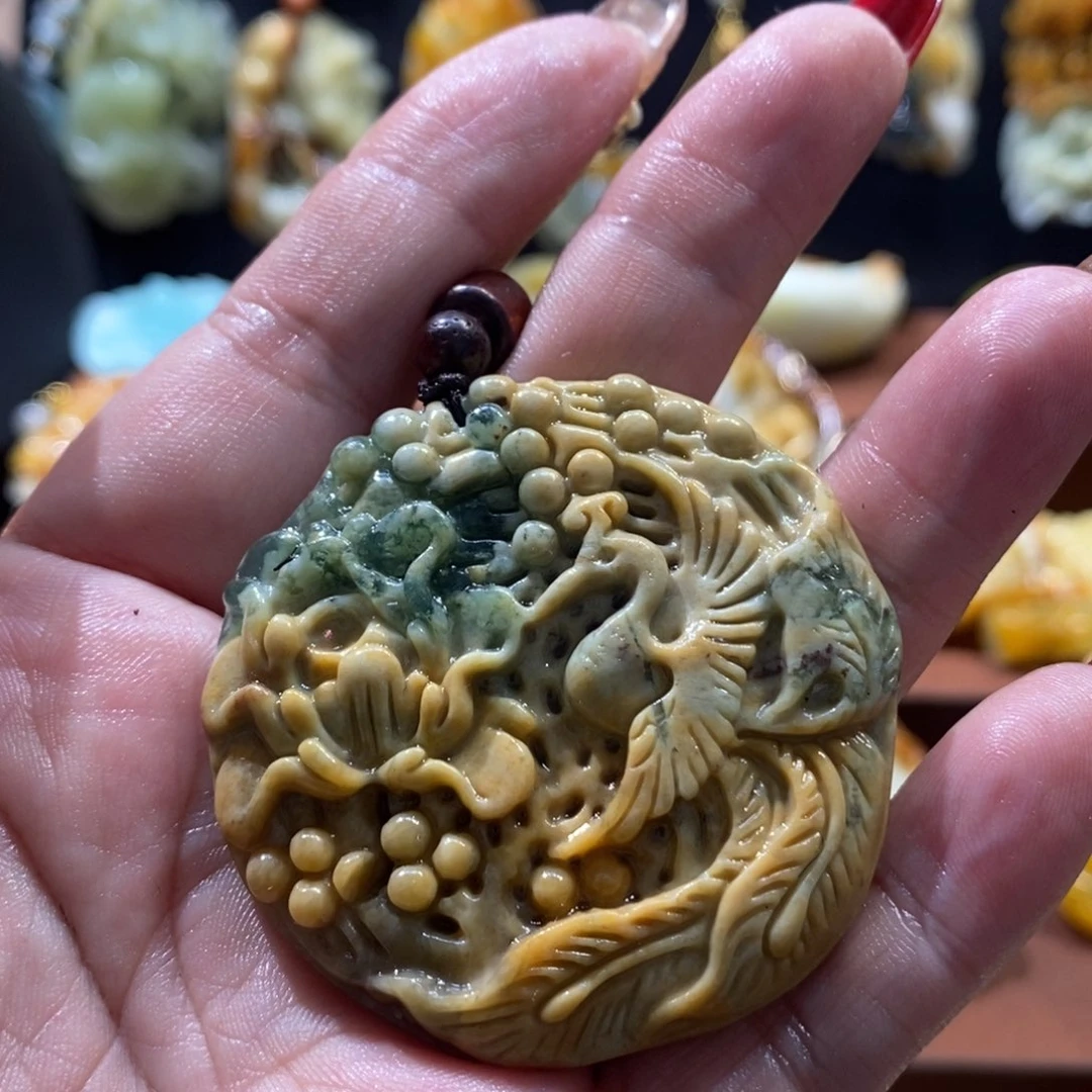 蛇纹石玉颈饰未镶嵌