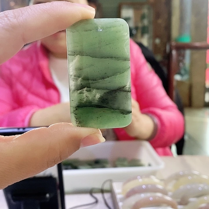 密玉（石英质玉）颈饰未镶嵌