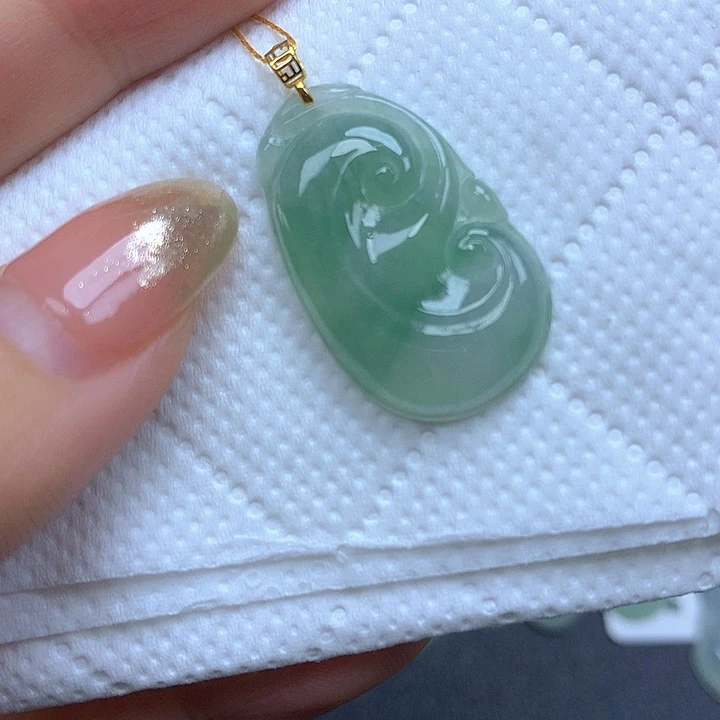 翡翠18K金镶嵌颈饰挂件