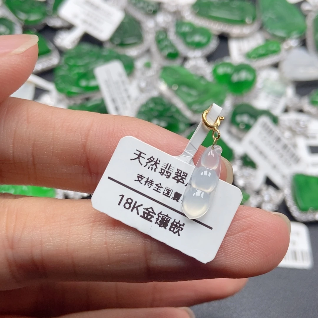 翡翠18K金镶嵌颈饰