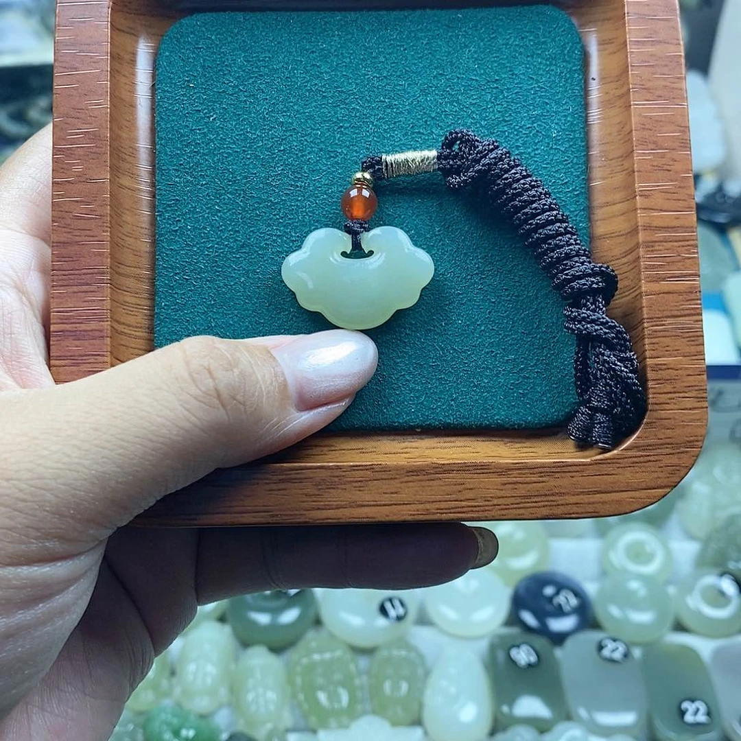 和田玉未镶嵌颈饰祥云锁0700