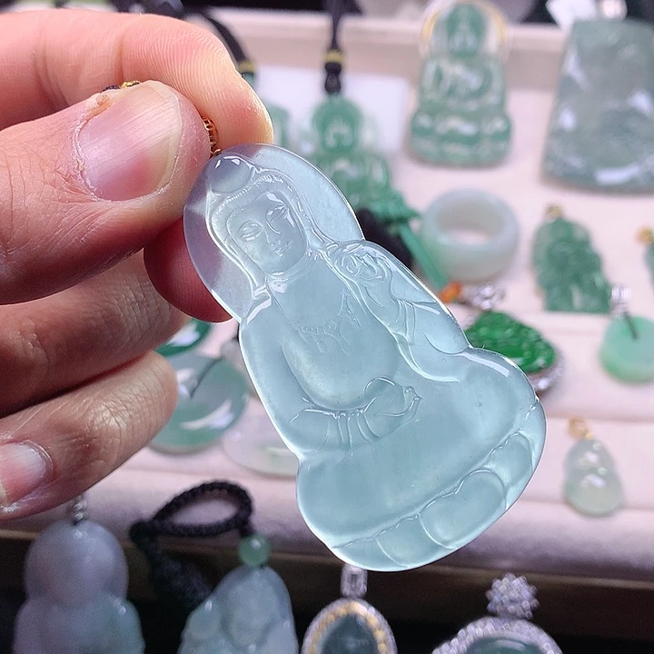 翡翠颈饰18K金镶嵌翡翠