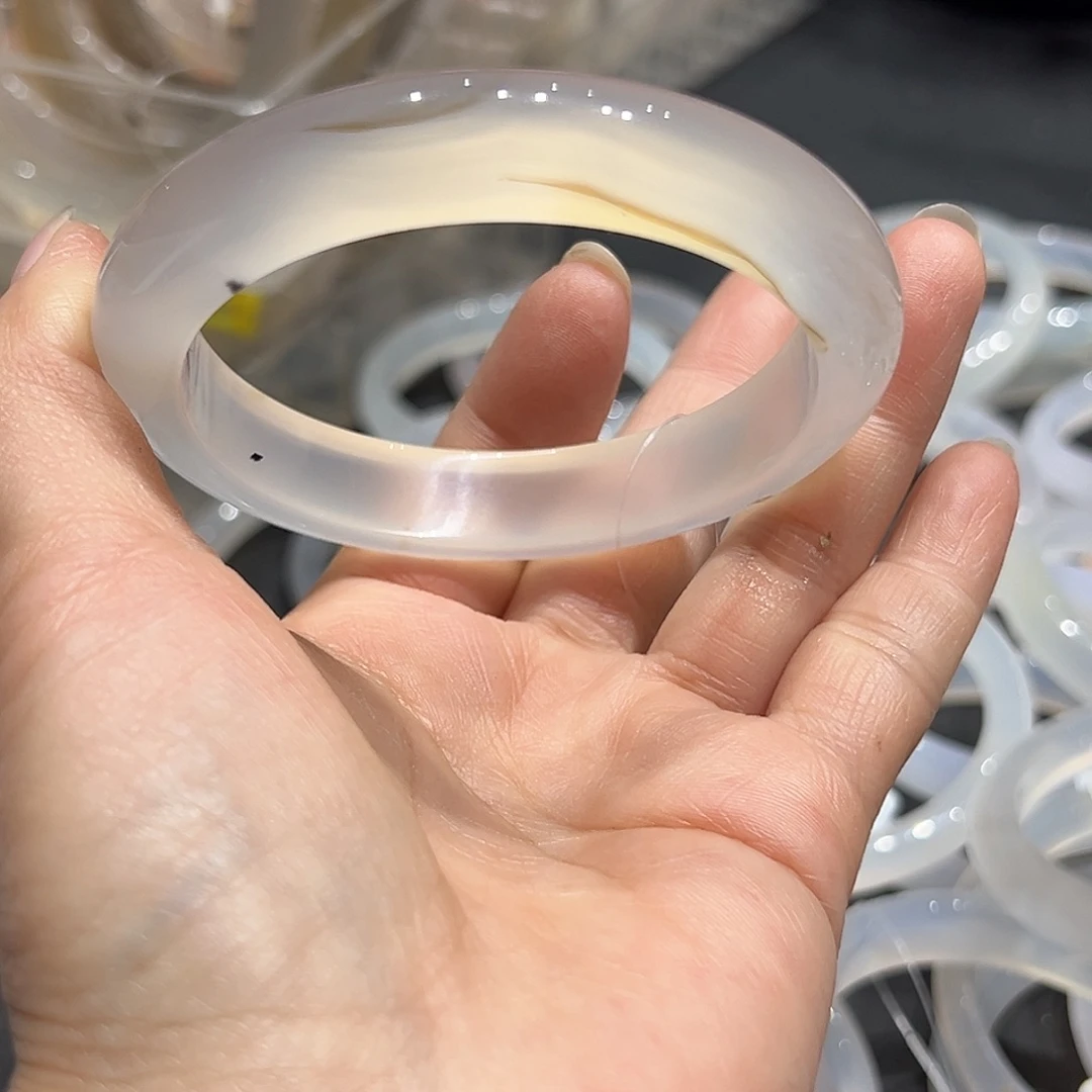 玛瑙/玉髓未镶嵌手镯59.8