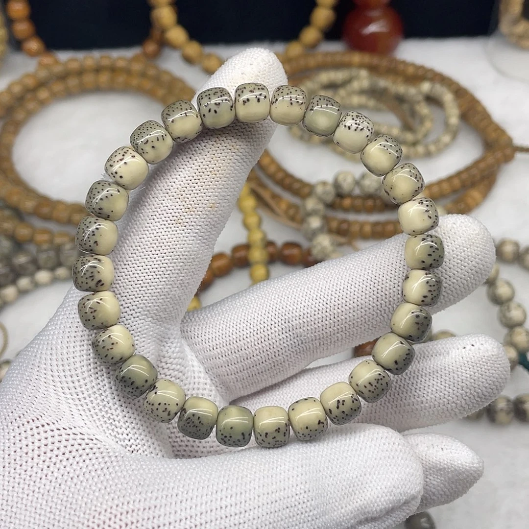吊坠星月菩提绿包白河豚