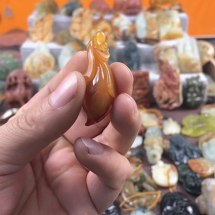 蛇纹石玉颈饰未镶嵌小**宝