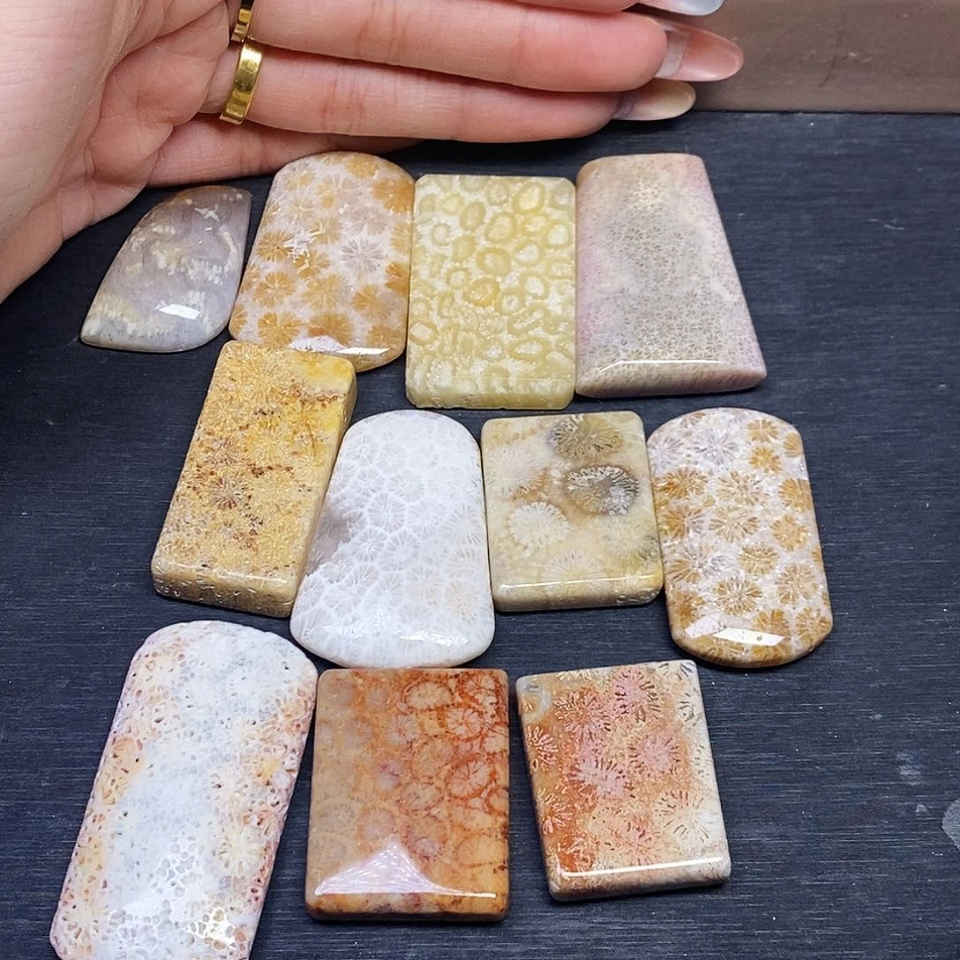 楚***缘硅化玉合金颈饰吊坠