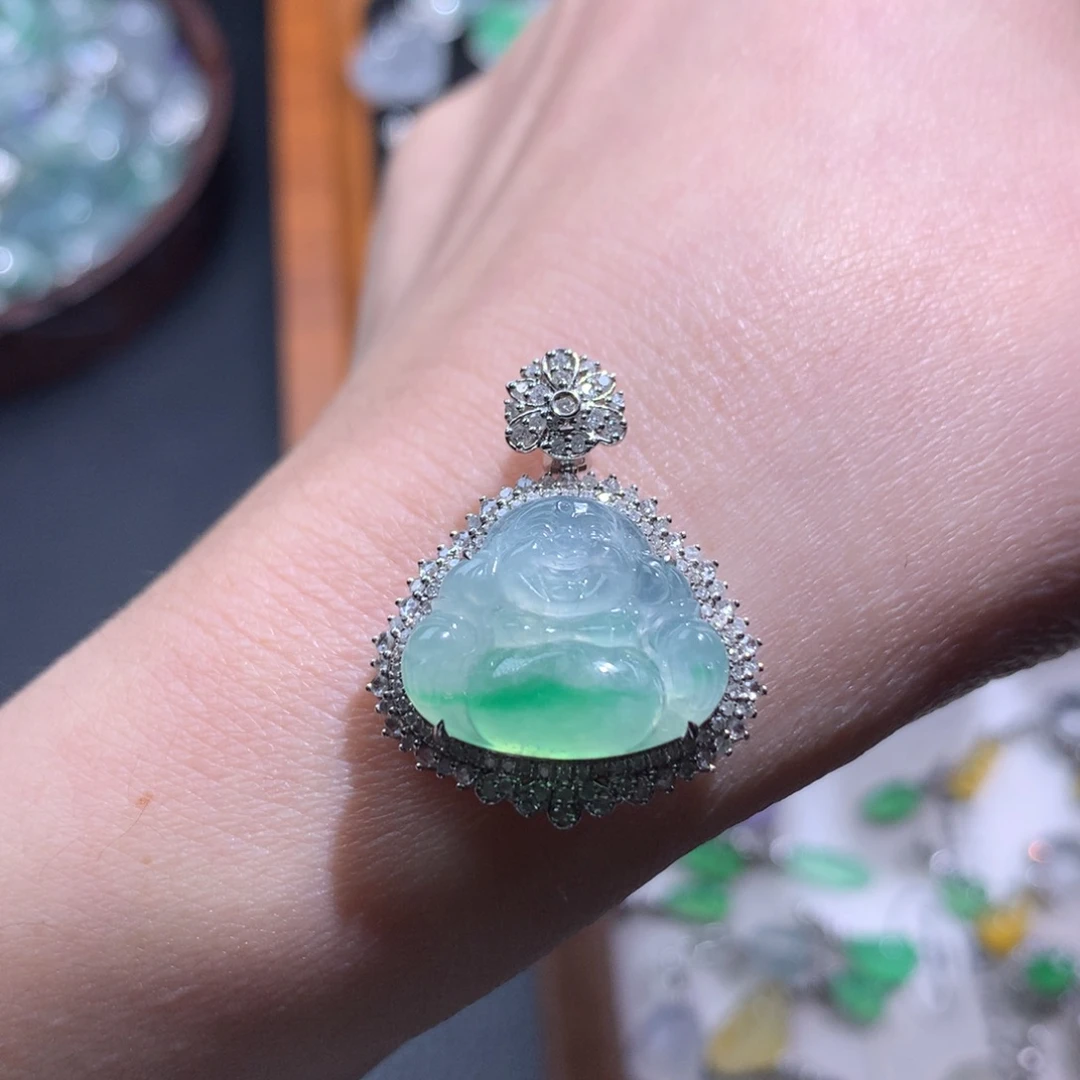 翡翠18K金镶嵌颈饰冰底肚里带翠佛公