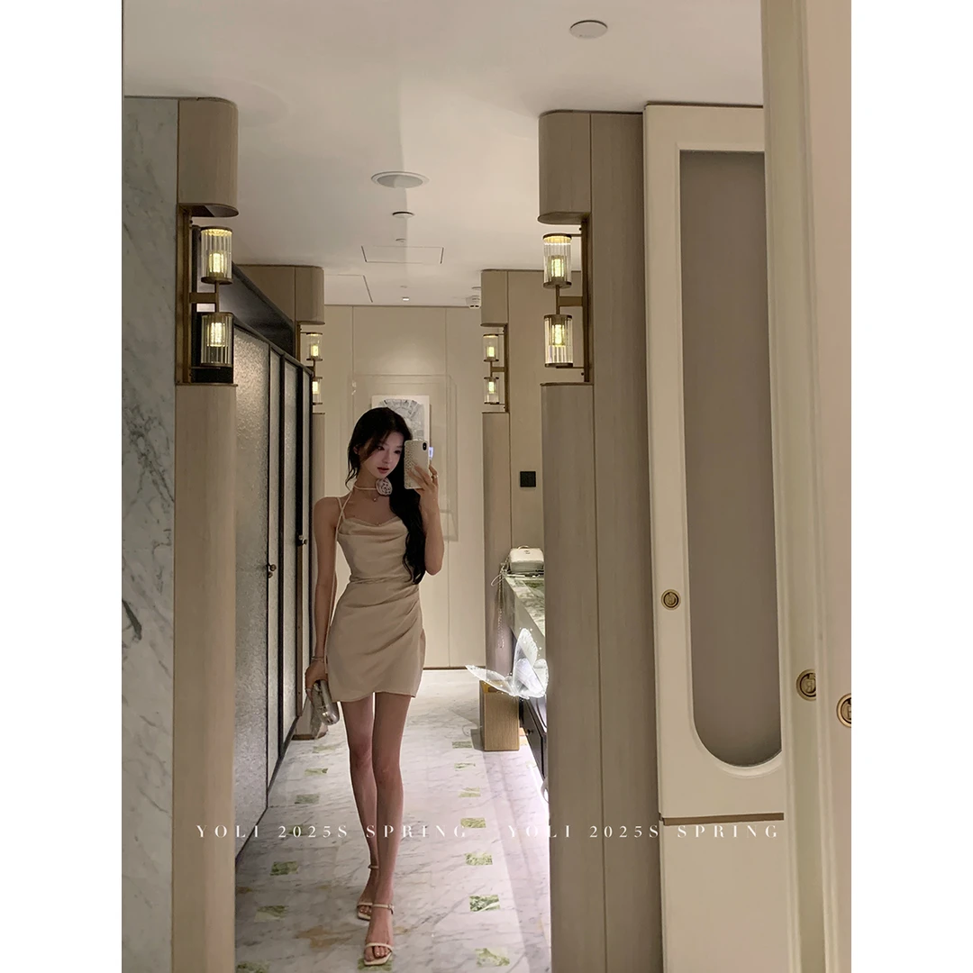 YOLI 张宥利  "纯欲氛围"吊带连衣裙