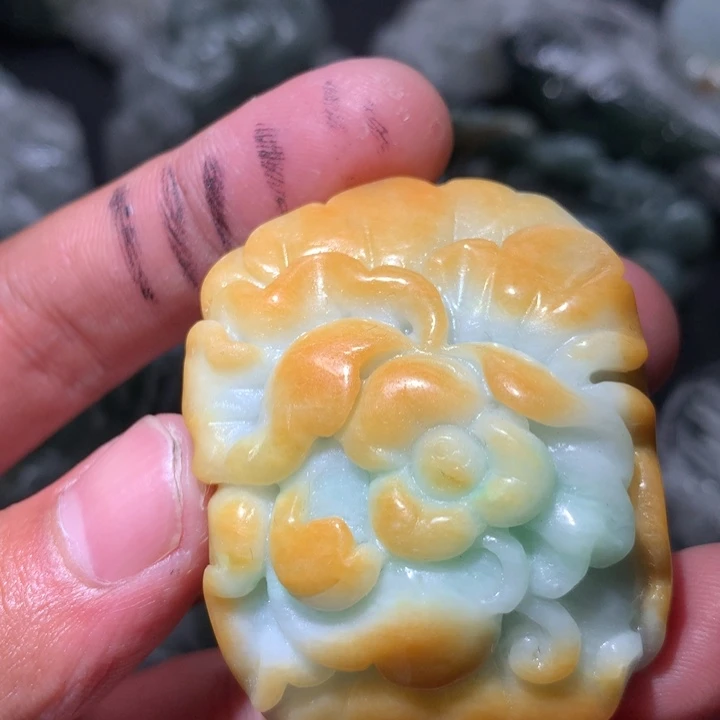 翡翠未镶嵌颈饰保真天然a货翡翠