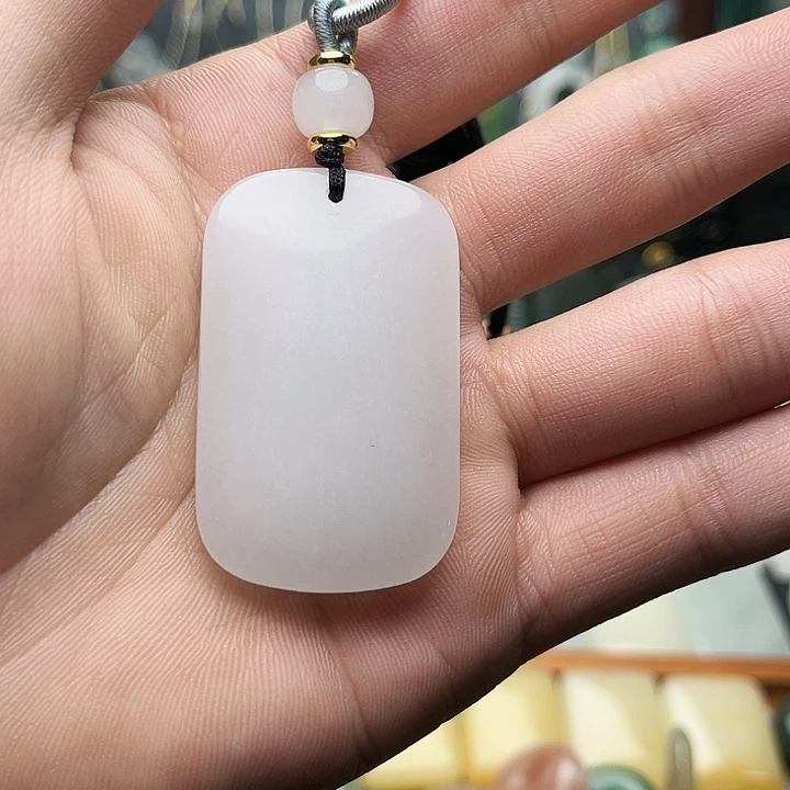 石英质玉（金丝玉）未镶嵌颈饰