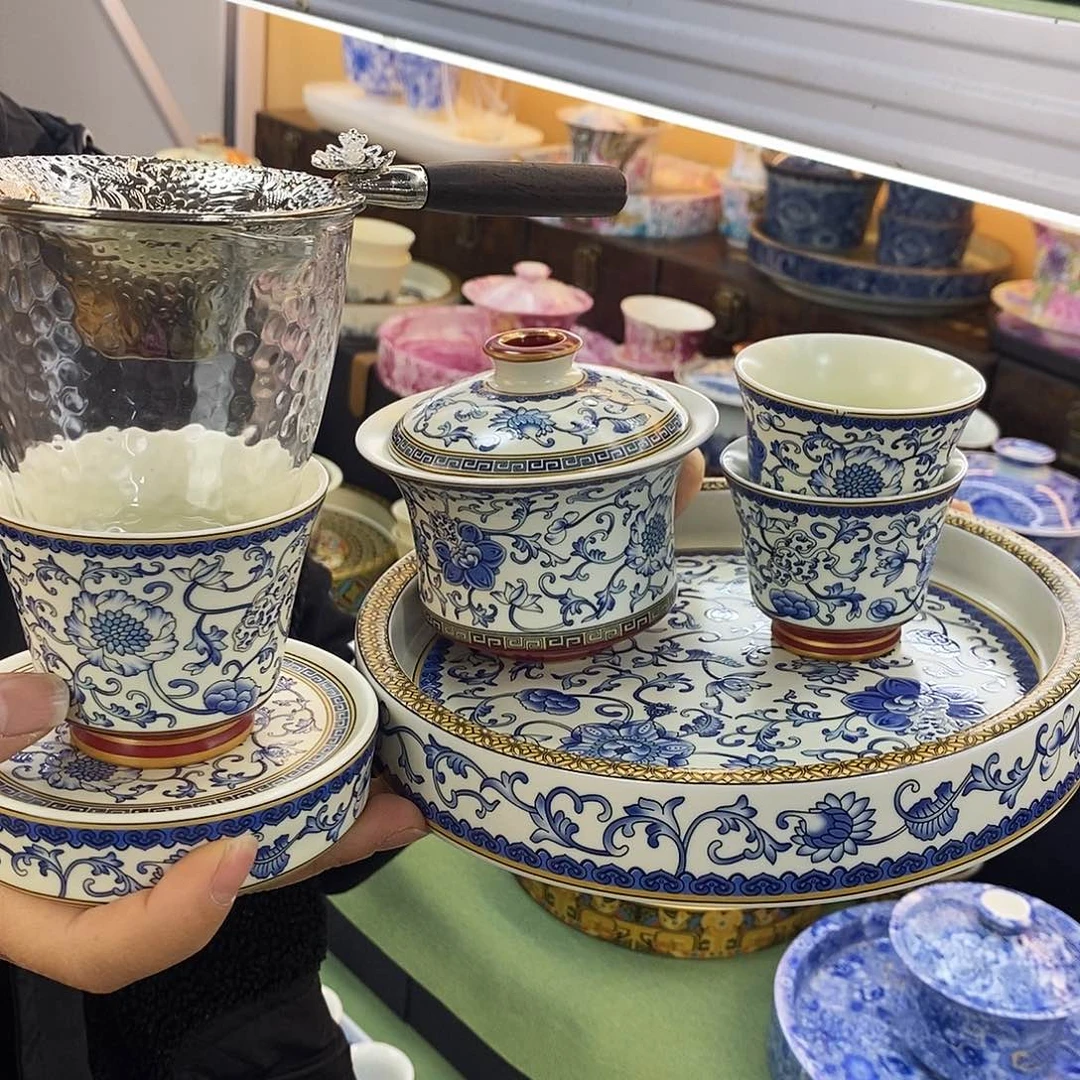 盖碗里的水煮开后放入