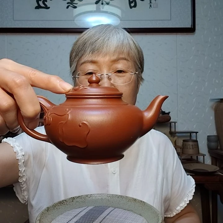 茶壶紫砂大红袍泥料。笑樱280毫升左右