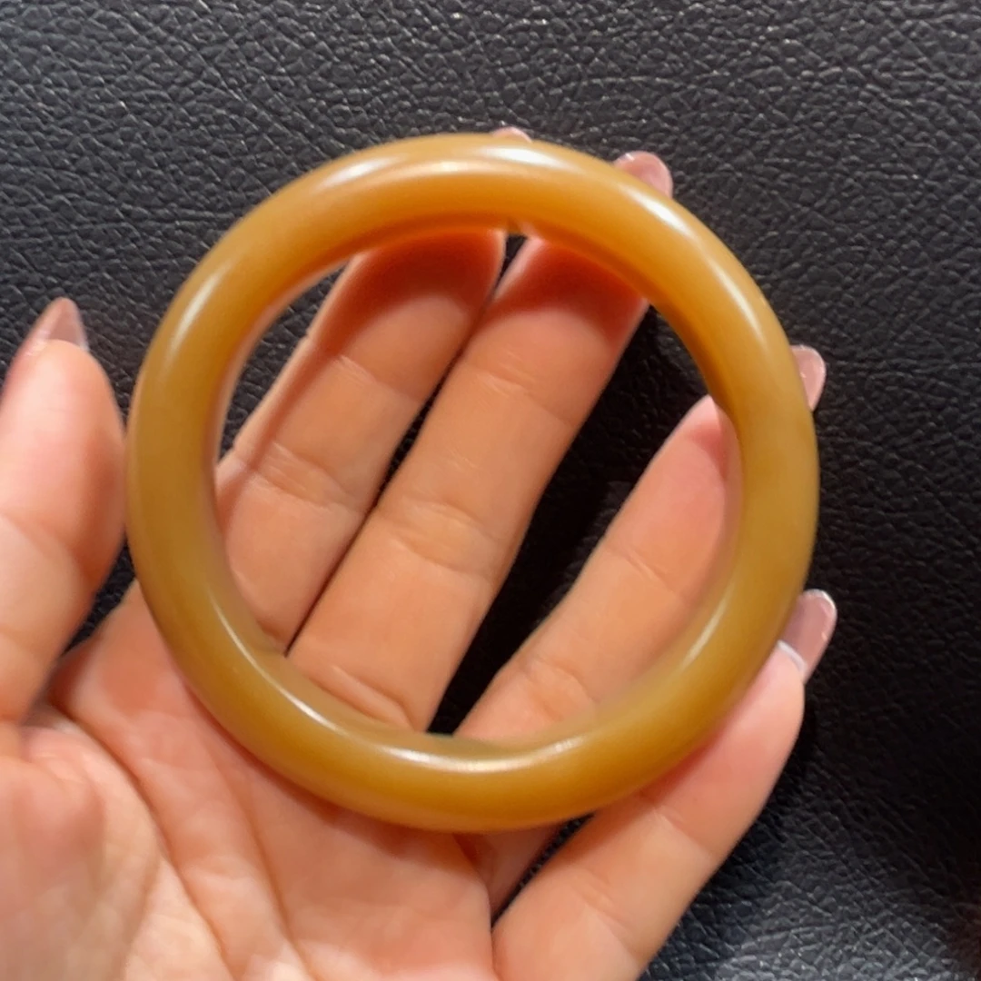 日***峰和田玉未镶嵌手镯