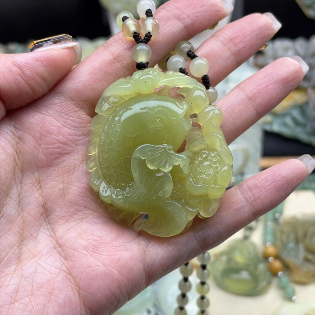 蛇纹石玉颈饰未镶嵌