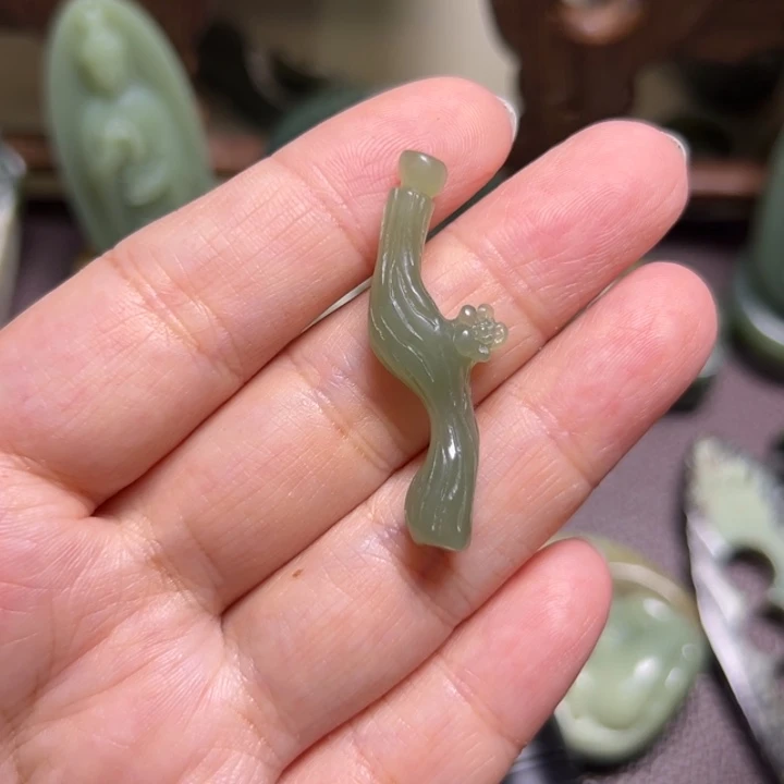一****岫岩河磨玉（透闪石质玉）未镶嵌颈饰