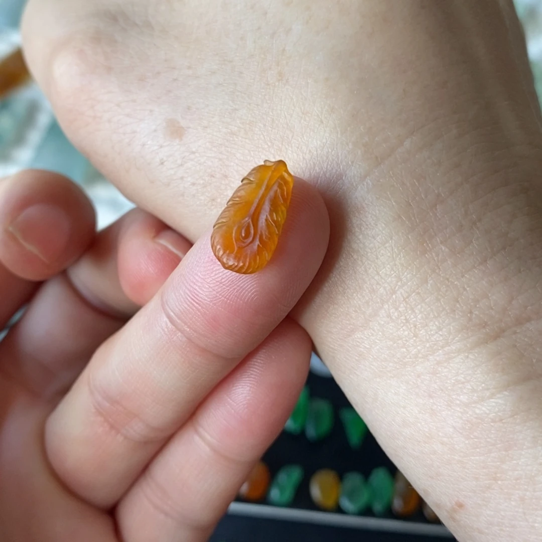 定制翡翠未镶嵌羽毛