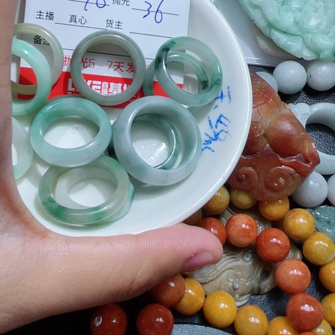 乐***悠翡翠未镶嵌颈饰这