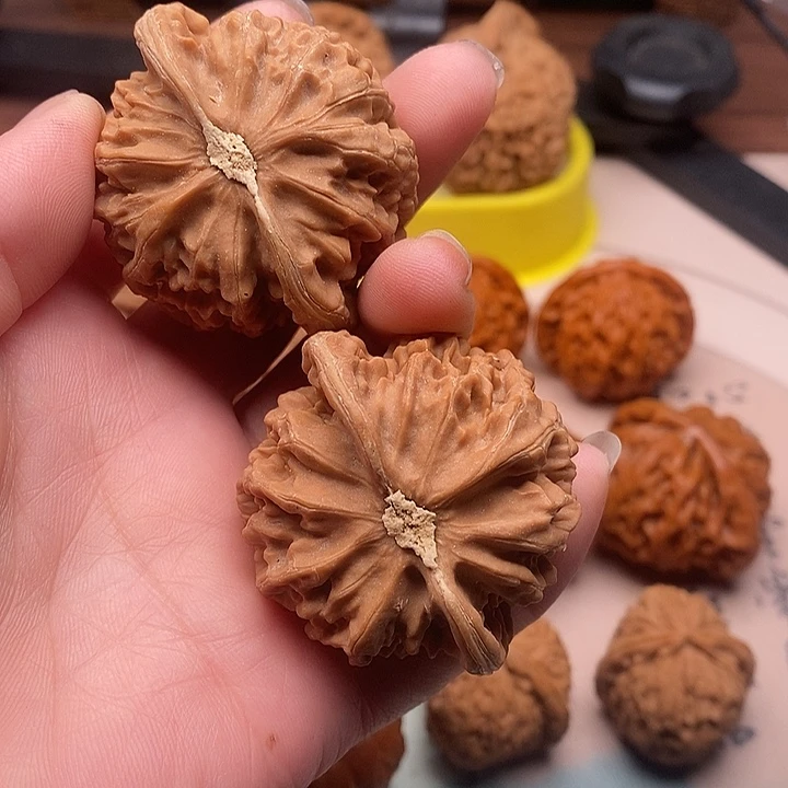 文玩核桃吊坠宫灯