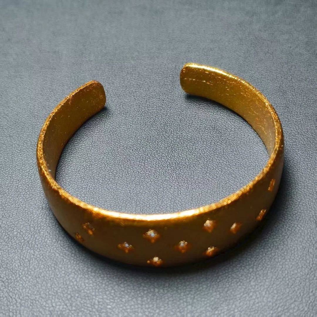 《百世璀璨》《百世璀璨》 轻奢气质时尚百搭简约精致 手镯aj729039