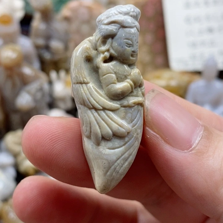 硅化珊瑚（珊瑚玉）未镶嵌颈饰小吊坠