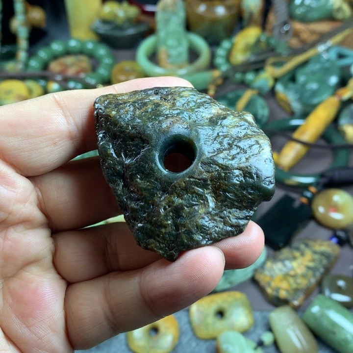 吊坠(赠链)未镶嵌岫岩河磨玉（透闪石质玉）