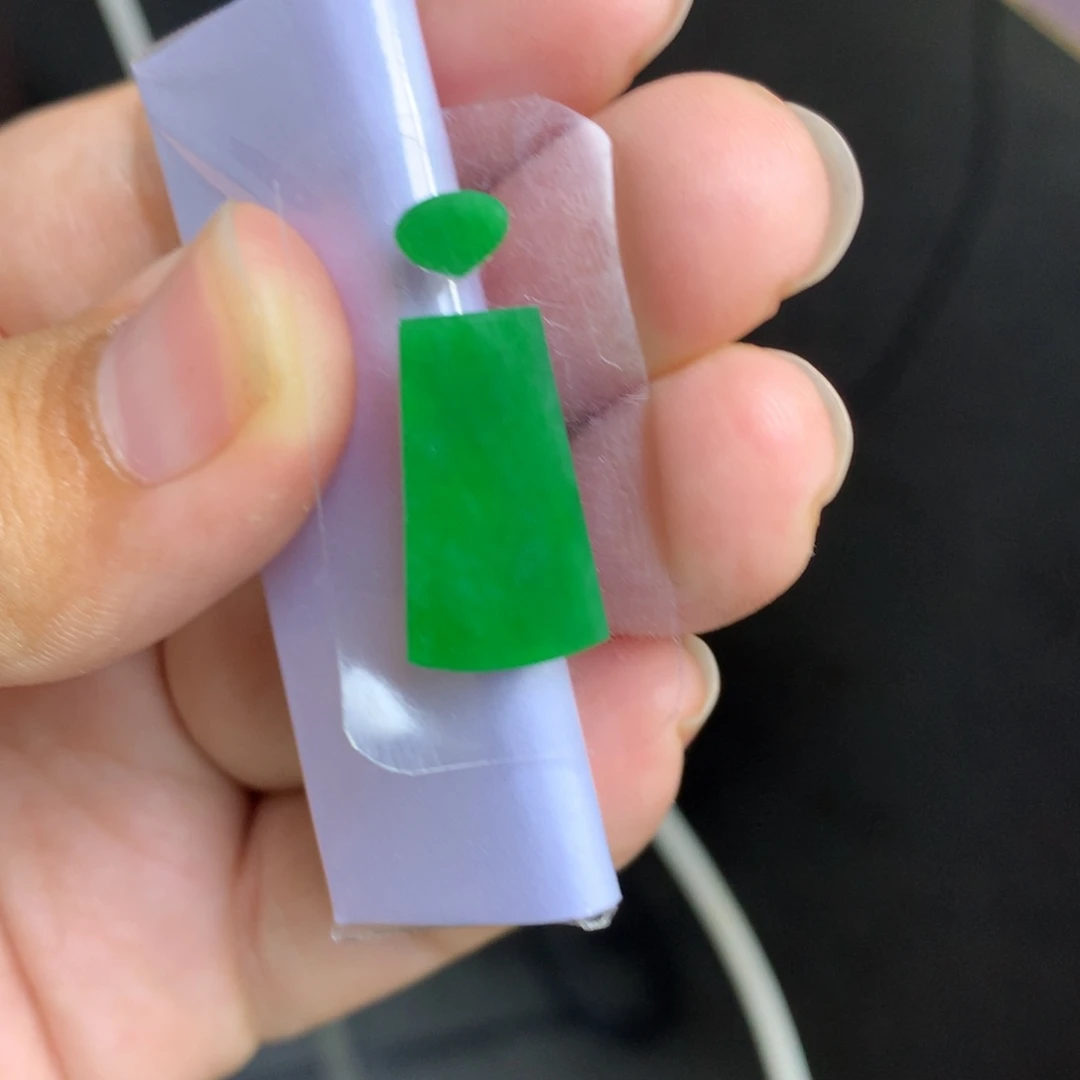 颜***定制翡翠未镶嵌翡翠