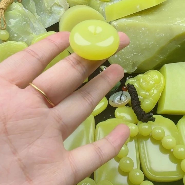 平***遂布新疆黄玉小平安扣