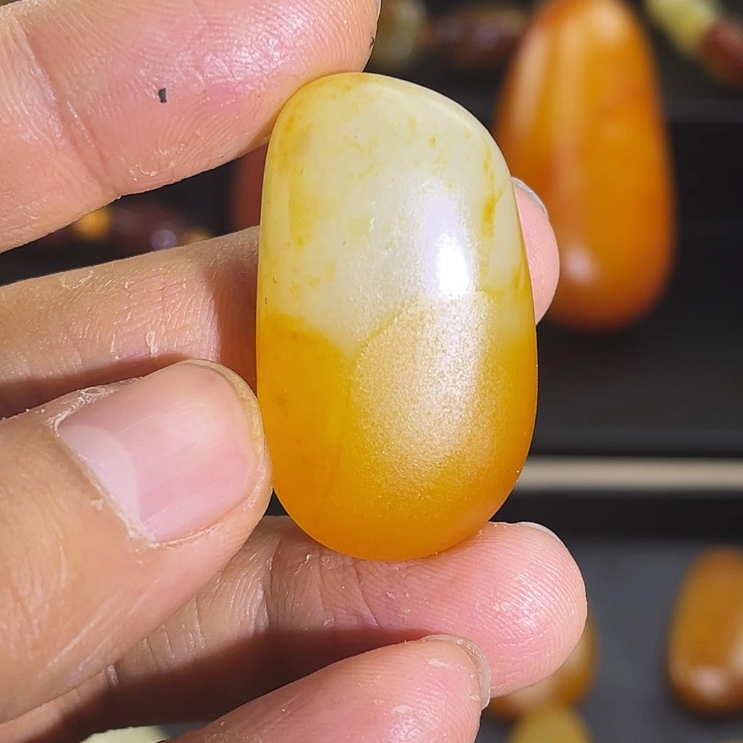 和田玉未镶嵌吊坠(赠链)